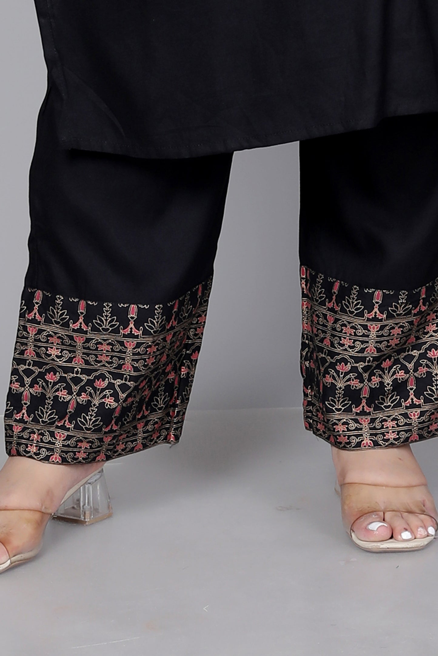SOLID FOIL PRINT COTTON 3 PEICE KURTA PANT IN BLACK BY PLUSSIZEKURTI