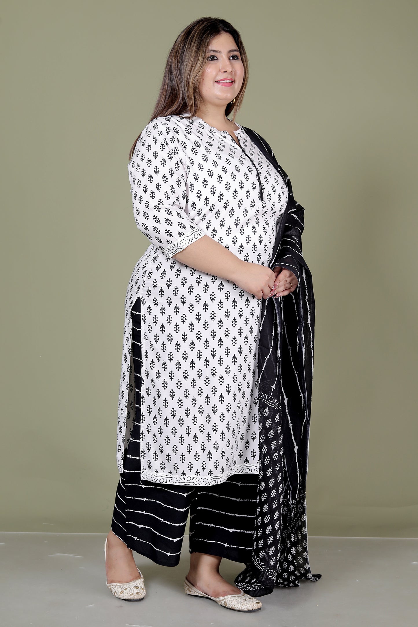 HANDBLOCK MOTIF PRINT COTTON 3 PEICE KURTI PLAZZO SET IN WHITE/BLACK BY PLUSSIZEKURTI
