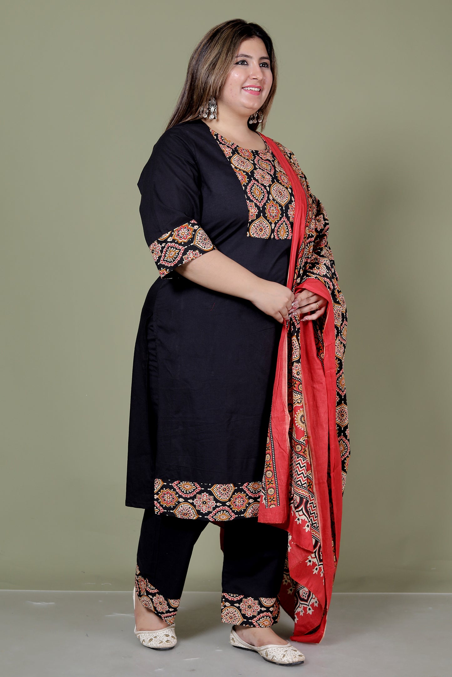 GEOMETRIC FLORAL SOLID COTTON 3 PEICE KURTI PANT SET IN BLACK BY PLUSSIZEKURTI