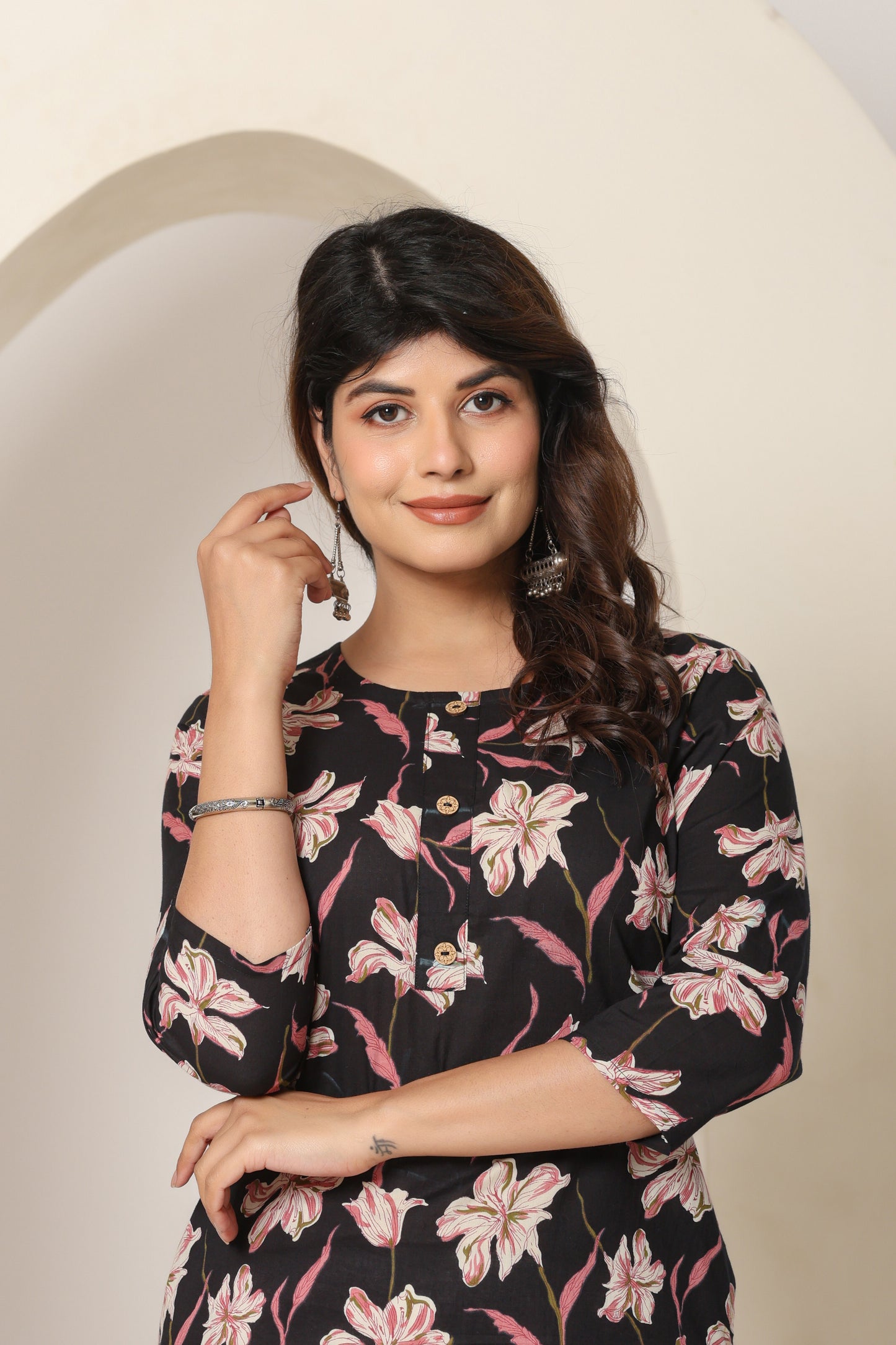 FLORAL PRINT COTTON KURTI IN BLACK BY PLUSSIZE KURTI