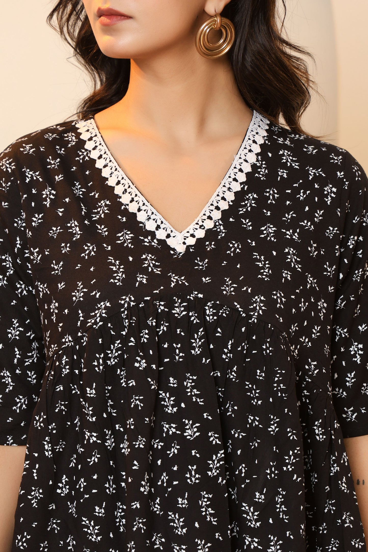DAISY FLOWER PRINT COTTON TOP IN BLACK COLOUR BY PLUSSIZEKURTI