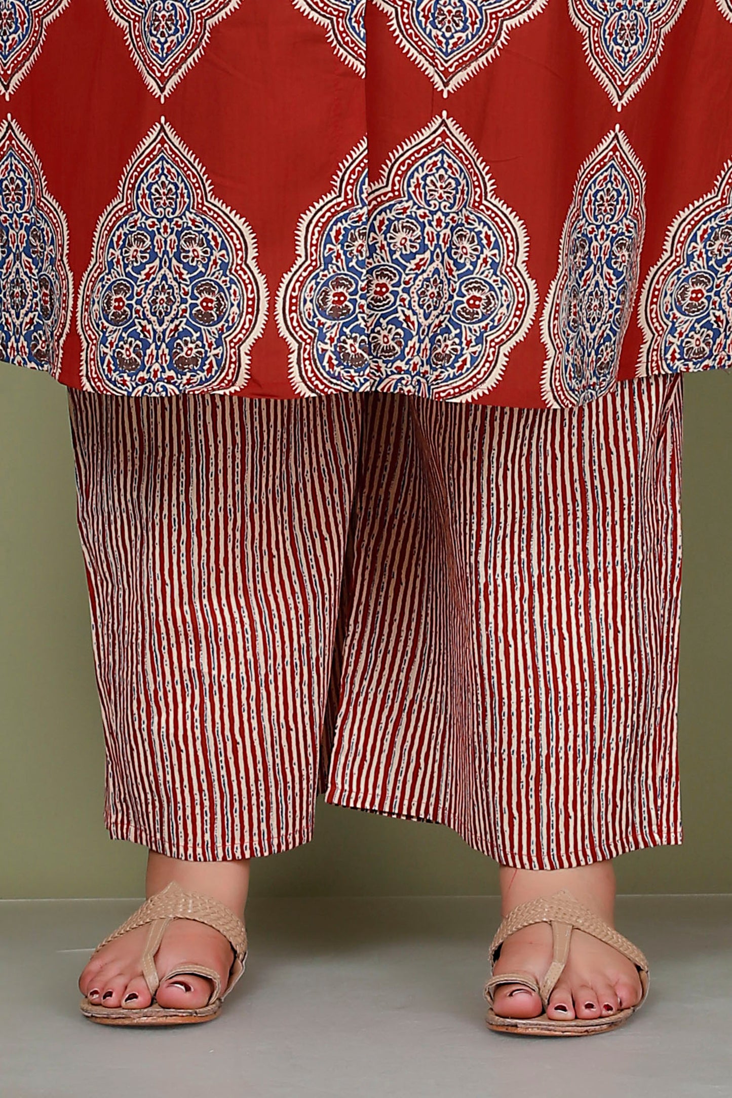 FLORAL MEDALLION MOTIF PRINT COTTON 3 PEICE KURTA PANT IN RED RUST/ BLUE BY PLUSSIZEKURTI
