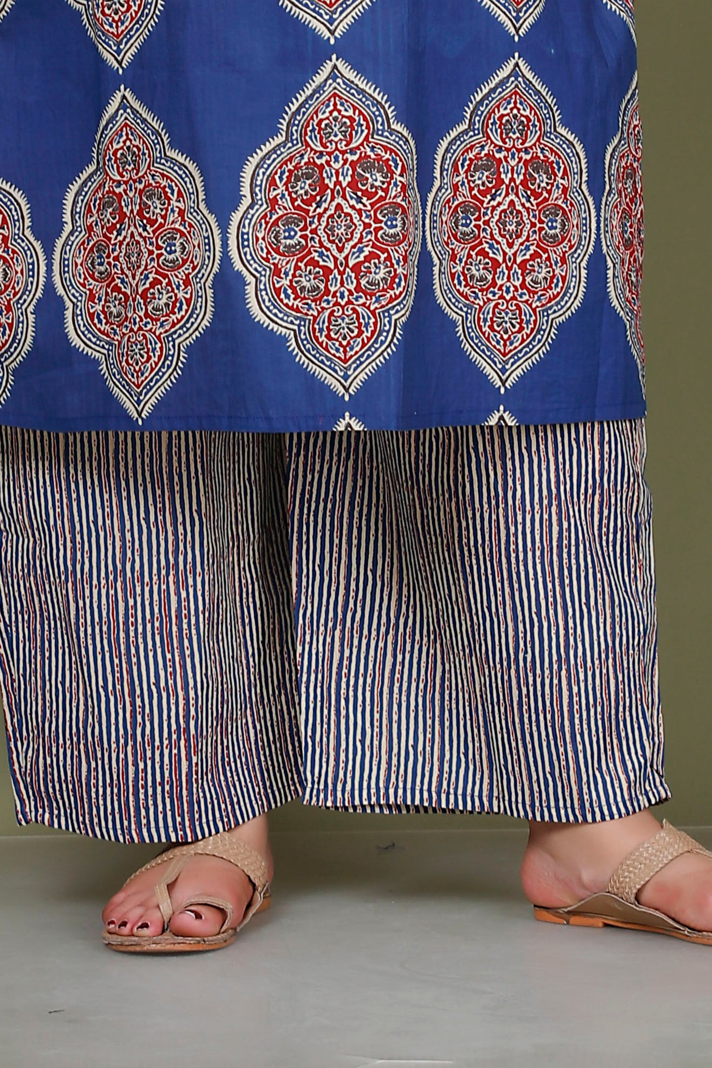 SYMMETRICAL FLORAL MOTIF PRINT COTTON 3 PEICE KURTA PANT IN BLUE / RED RUST BY PLUSSIZEKURTI