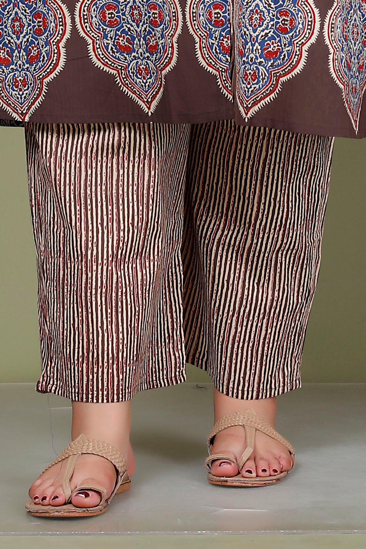 FLORAL MEDALLION MOTIF PRINT COTTON 2 PEICE KURTA PANT IN BROWN/ BLUE BY PLUSSIZEKURTI