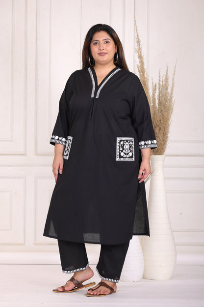 SOLID EMBROIDERED COTTON KURTA PANT SET IN BLACK WITH PINK BIRD MOTIFS BY PLUSSIZEKURTI