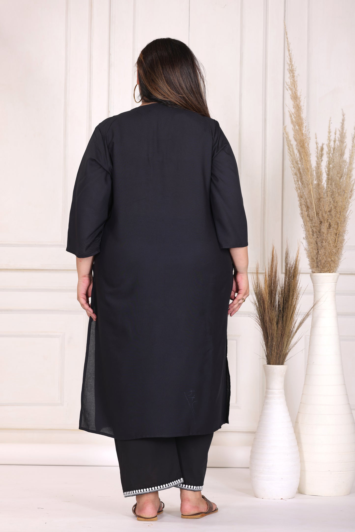 SOLID EMBROIDERED COTTON KURTA PANT SET IN BLACK WITH PINK BIRD MOTIFS BY PLUSSIZEKURTI