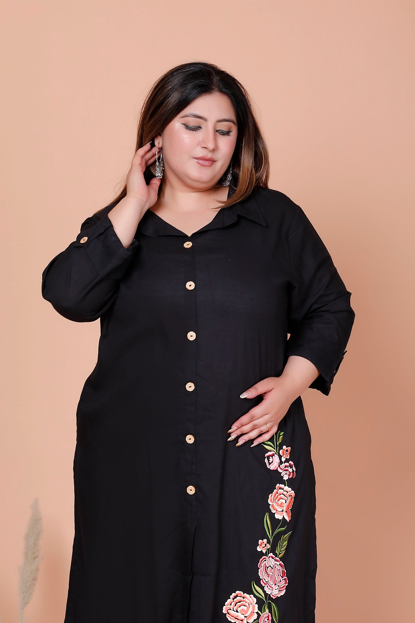 SOLID FLORAL PANEL EMBROIDERY COTTON 2 PEICE KURTA PANT IN BLACK BY PLUSSIZEKURTI