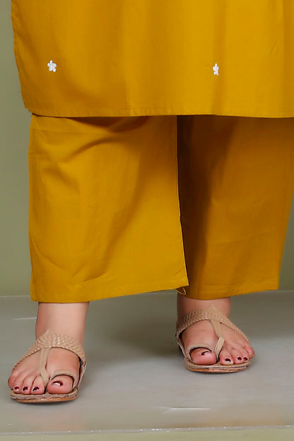 CHIKANKARI FLORAL EMBROIDERY BUTTI COTTON 2 PEICE KURTA PANT IN YELLOW BY PLUSSIZEKURTI