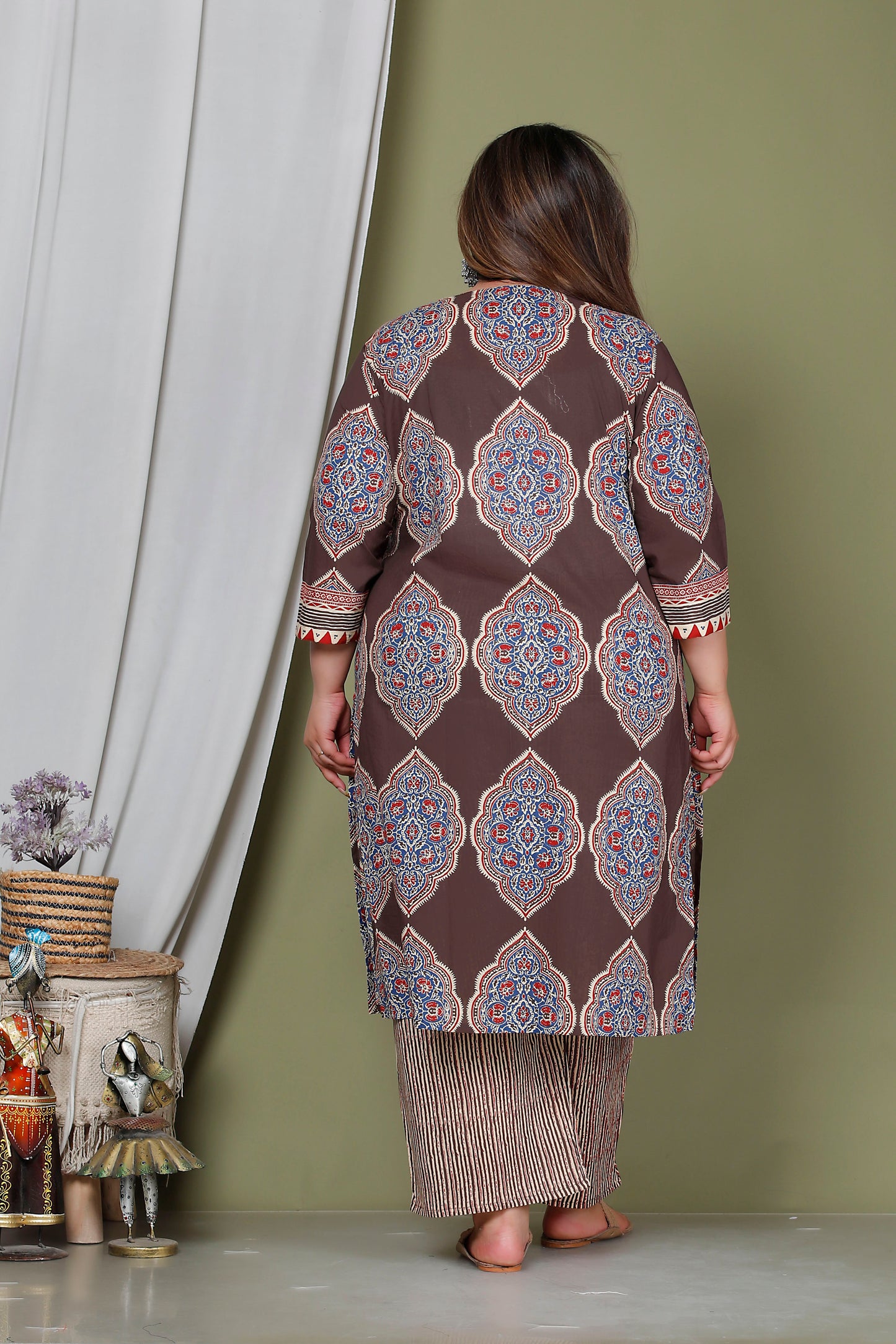 SYMMETRICAL FLORAL MOTIF PRINT COTTON 3 PEICE KURTA PANT IN BROWN / RED RUST BY PLUSSIZEKURTI