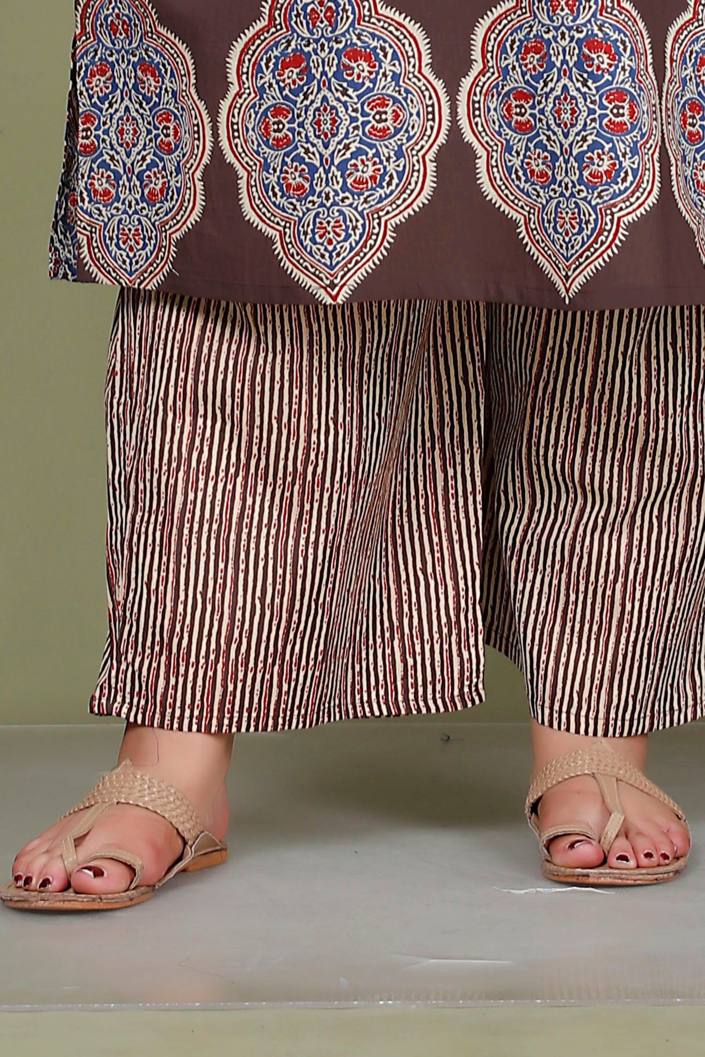 SYMMETRICAL FLORAL MOTIF PRINT COTTON 3 PEICE KURTA PANT IN BROWN / RED RUST BY PLUSSIZEKURTI