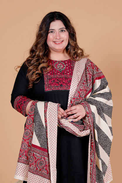 MEDALLION FLORAL MOTIF PRINT COTTON 3 PEICE KURTA PANT IN BLACK BY PLUSSIZEKURTI