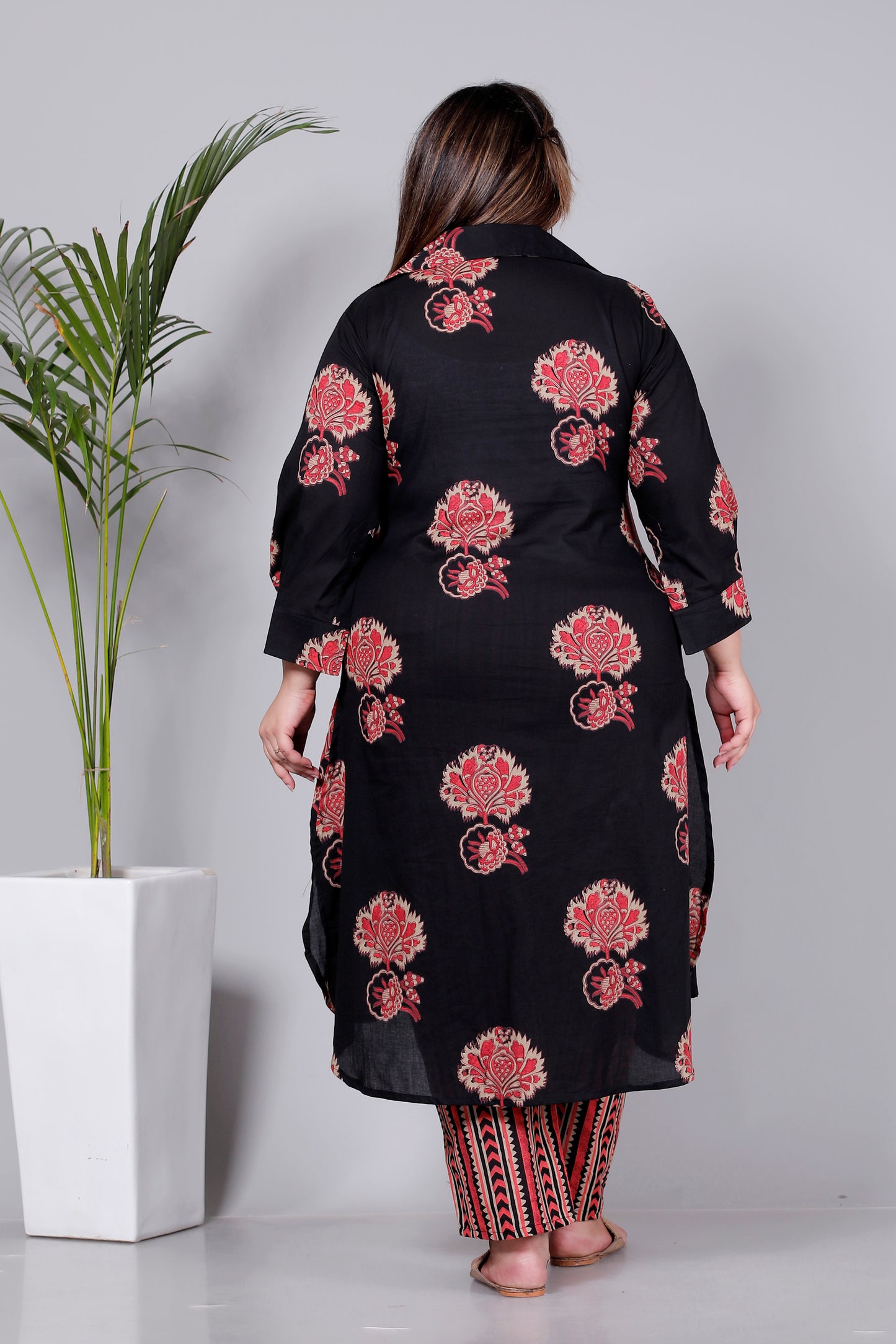 HANDBLOCK FLORAL BUTTA PRINT COTTON 3 PEICE KURTA PANT IN BLACK/RED BY PLUSSIZEKURTI