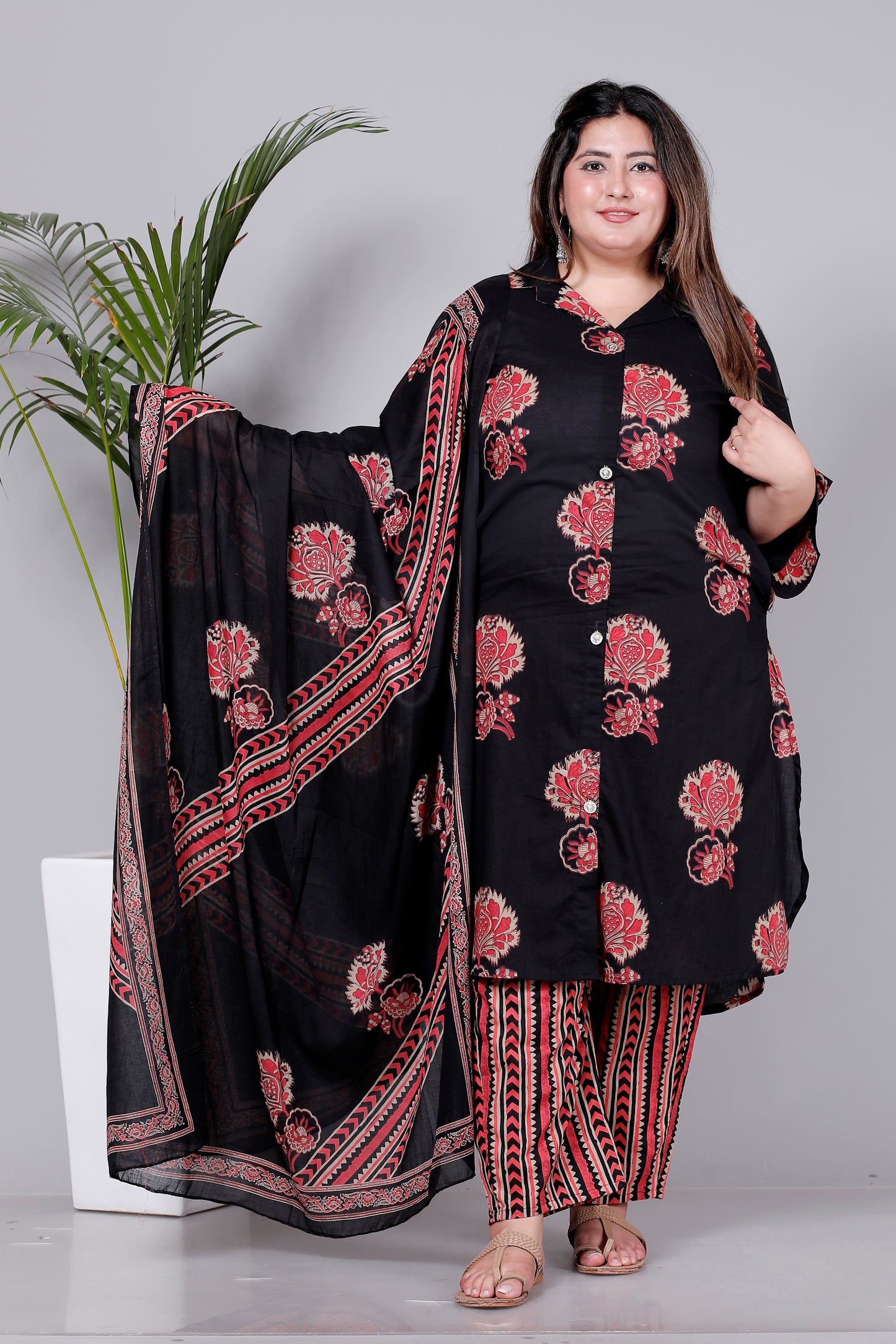 HANDBLOCK FLORAL BUTTA PRINT COTTON 3 PEICE KURTA PANT IN BLACK/RED BY PLUSSIZEKURTI