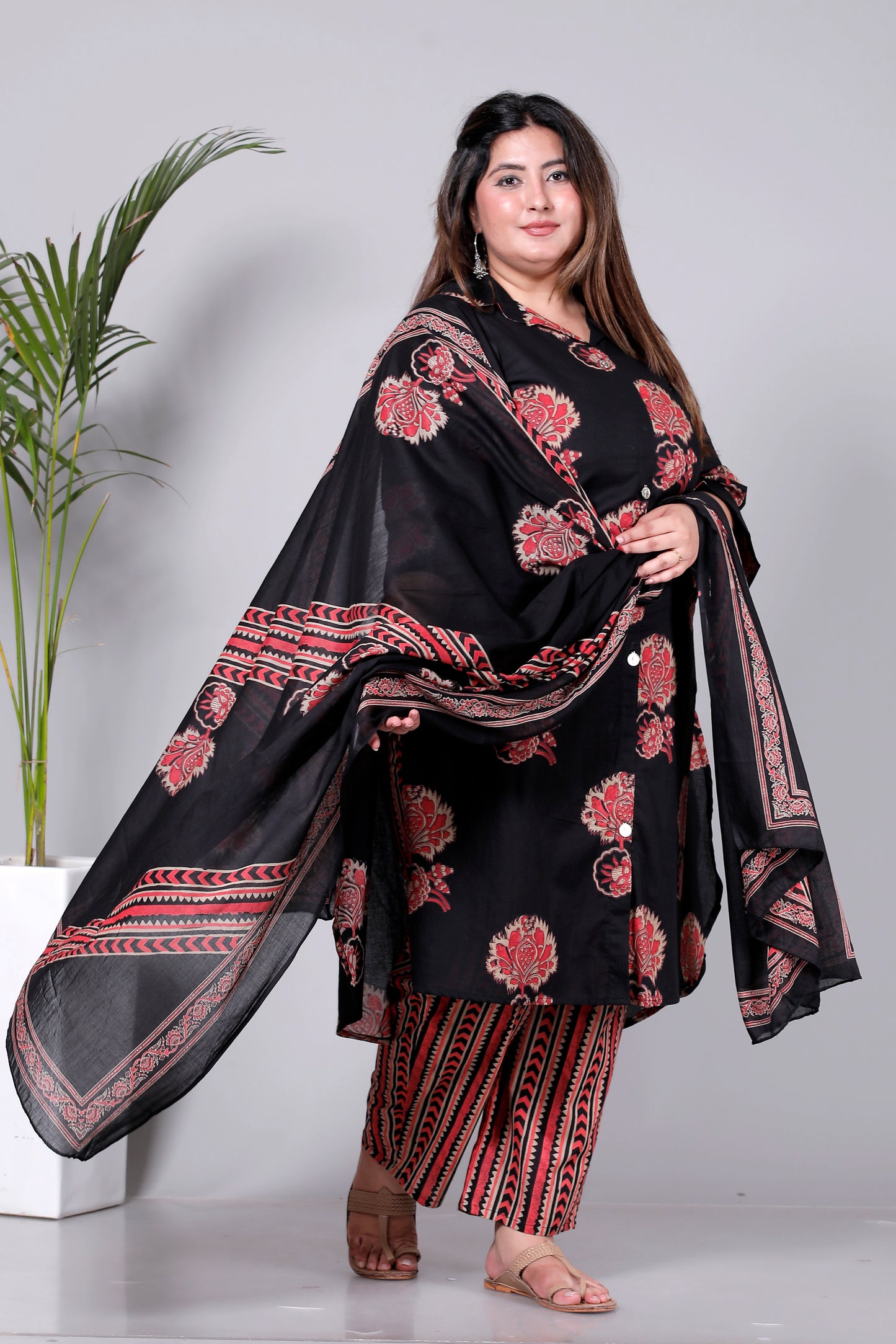 HANDBLOCK FLORAL BUTTA PRINT COTTON 3 PEICE KURTA PANT IN BLACK/RED BY PLUSSIZEKURTI