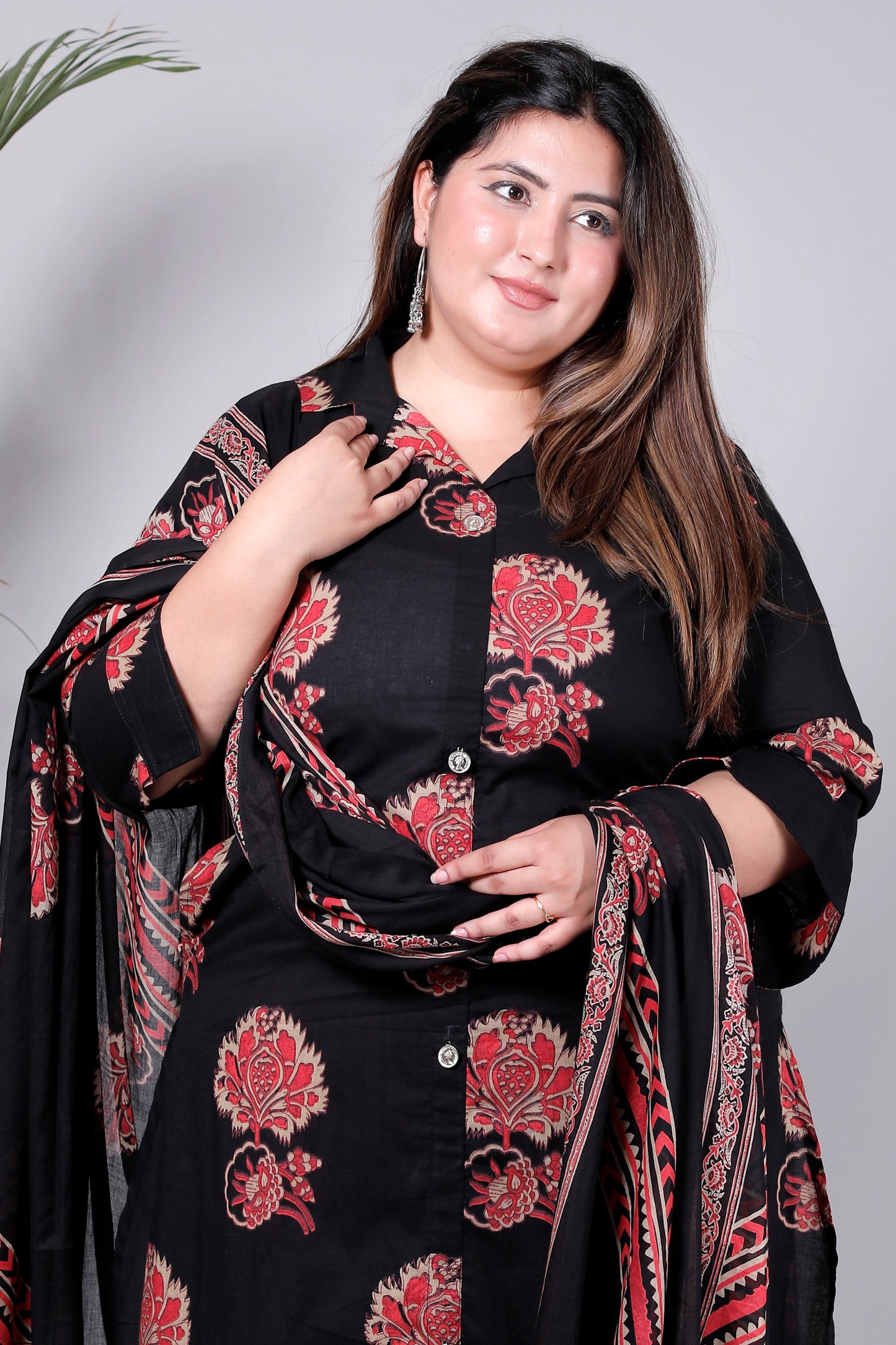 HANDBLOCK FLORAL BUTTA PRINT COTTON 3 PEICE KURTA PANT IN BLACK/RED BY PLUSSIZEKURTI