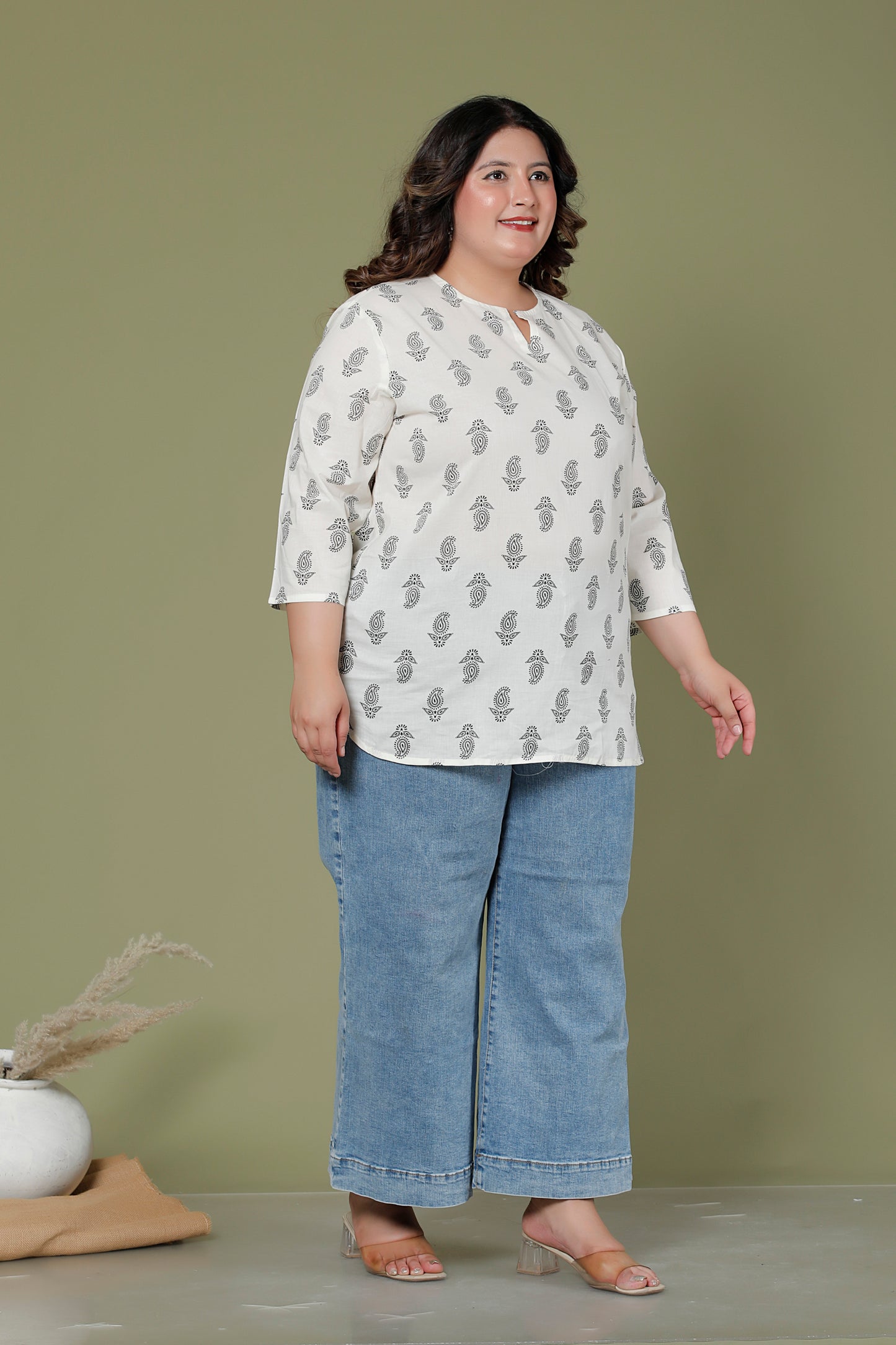 PAISLEY BUTTA PRINT COTTON TOP IN OFFWHITE/BLACK COLOUR BY PLUSSIZEKURTI